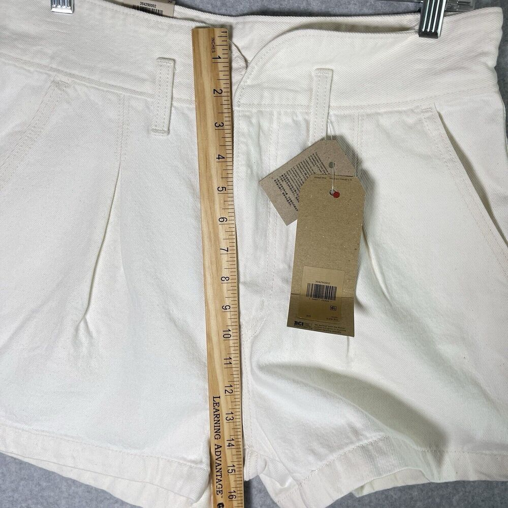 Levi's High Waisted Mom Shorts Women’s Size 30 Clean Sweep Ivory Y2K MSRP $49 - Picture 4 of 10